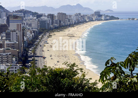 Vue depuis le bord de Leblon et Ipanema à partir de la falaise du parc naturel municipal Deux frères Banque D'Images