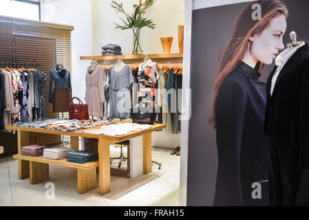 Vue de l'intérieur d'un magasin à mall à Leblon Banque D'Images