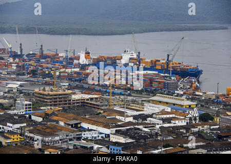 Terminal à conteneurs du port de Santos vu depuis le Monte Serrat Banque D'Images