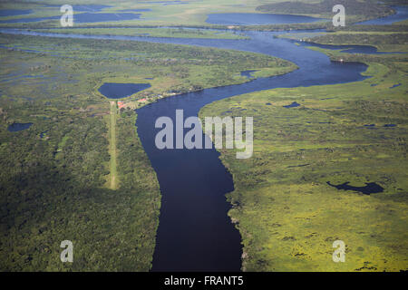 Vue aérienne du projet d'école à Jatobazinho le Pantanal region d'Achaïe Sierra Amolar Banque D'Images