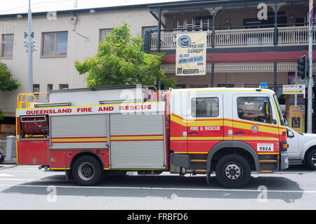 Moteur d'incendie et de secours du Queensland sur appel, Caxton Street, Paddington, Brisbane, Queensland, Australie Banque D'Images