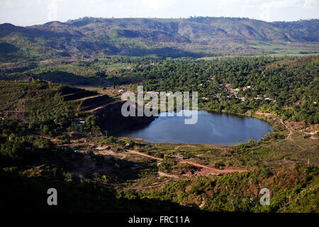 De l étang à l'emplacement de l'ancienne mine d'or de la Serra Pelada - l'exploitation minière à ciel ouvert Banque D'Images