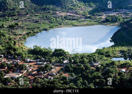 De l étang à l'emplacement de l'ancienne mine d'or de la Serra Pelada - l'exploitation minière à ciel ouvert Banque D'Images