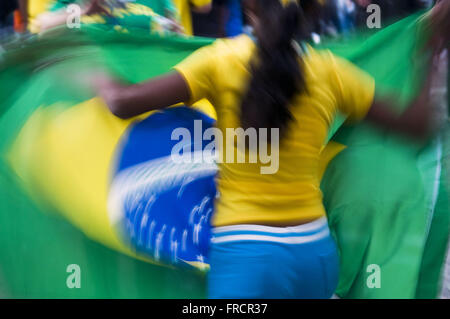 Fans brésiliens de regarder le match dans la Coupe du Monde Brésil Afrique du Sud Banque D'Images