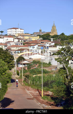 Vista da Cidade - Igreja Matriz Nossa Senhora do Carmo ao fundo Banque D'Images