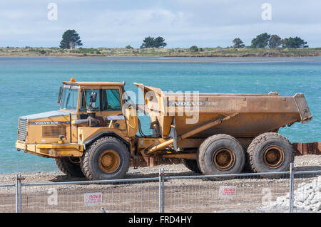 Volvo Tombereau articulé sur le site de construction, Redcliffs, Christchurch, Canterbury, île du Sud, Nouvelle-Zélande Banque D'Images