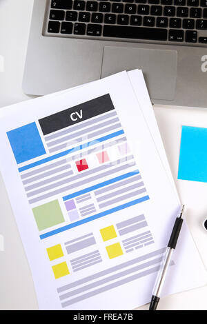 CV sur la table Banque D'Images
