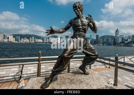 Statue de Bruce Lee Avenue des étoiles Tsim Sha Tsui, Kowloon à Hong Kong Banque D'Images