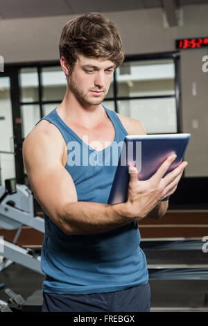 Entraîneur de sport à l'aide d'une tablette numérique Banque D'Images