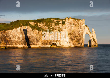 Les falaises d'Étretat, Aiguille d'Étretat, Étretat, Seine-Maritime, Normandie, France Banque D'Images