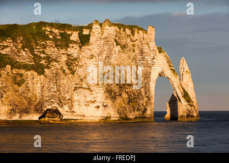 Les falaises d'Étretat, Aiguille d'Étretat, Étretat, Seine-Maritime, Normandie, France Banque D'Images