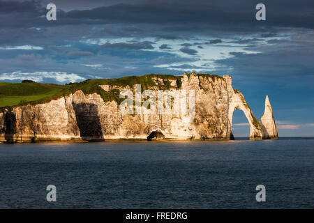 Les falaises d'Étretat, Aiguille d'Étretat, Étretat, Seine-Maritime, Normandie, France Banque D'Images