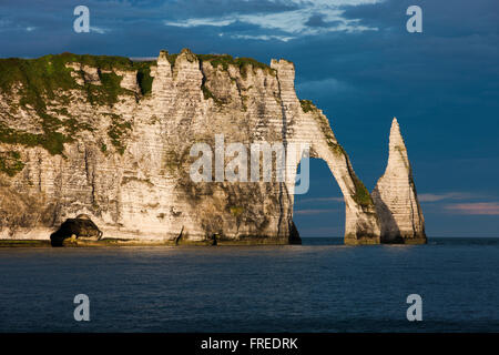 Les falaises d'Étretat, Aiguille d'Étretat, Étretat, Seine-Maritime, Normandie, France Banque D'Images