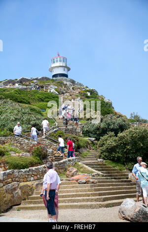 Les visiteurs monter jusqu'au phare de Cape Point à Western Cape - Afrique du Sud Banque D'Images