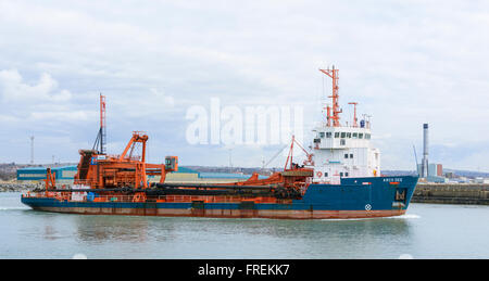 Arco Dee, une suceuse de bateau, IMO 8902917, à Shoreham-by-Sea Port, West Sussex, Angleterre, Royaume-Uni. Banque D'Images