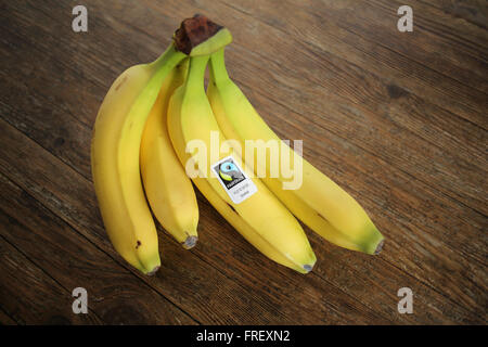 Un tas de bananes de commerce équitable du Ghana, Afrique de l'Ouest. Banque D'Images