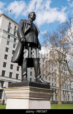 Statue du Maréchal de l'air Lord Hugh Montague Trenchard fondateur de la Royal Air Force (RAF), Londres, Royaume-Uni. Banque D'Images