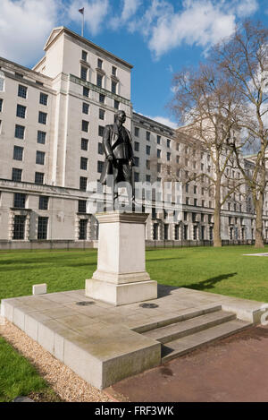 Statue du Maréchal de l'air Lord Hugh Montague Trenchard fondateur de la Royal Air Force (RAF), Londres, Royaume-Uni. Banque D'Images