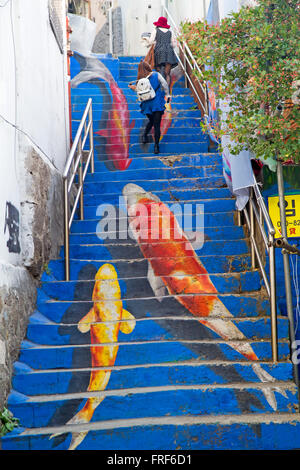 Escalier peint dans la banlieue de Séoul Ihwa-dong Banque D'Images