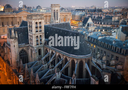 Vue depuis les toits de Paris - 18/02/2013 - - Vue panoramique de la toits de Paris sur la ville et ses monuments, la Louv Banque D'Images