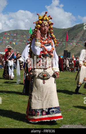 Tibet - 05/08/2009 - Tibet - Horse Festival : festival culturel tibétain de danses traditionnelles et les courses de chevaux au Chengso, K Banque D'Images