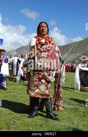 Tibet - 05/08/2009 - Tibet - Horse Festival : festival culturel tibétain de danses traditionnelles et les courses de chevaux au Chengso, K Banque D'Images