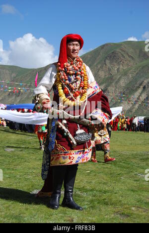 Tibet - 05/08/2009 - Tibet - Horse Festival : festival culturel tibétain de danses traditionnelles et les courses de chevaux au Chengso, K Banque D'Images