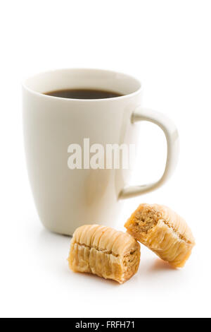 Sweet baklava dessert with coffee cup Banque D'Images
