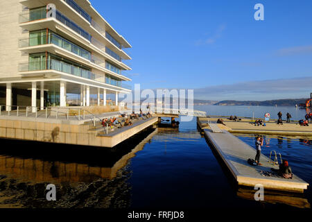 Le quartier Aker Brygge à Oslo Banque D'Images