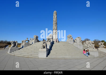 La pièce connu comme le monolithe dans le parc de sculptures de Vigeland dans le parc Frogner, Oslo, Norvège Banque D'Images