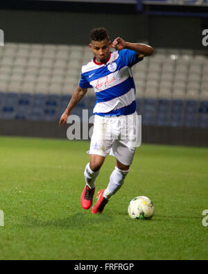 London Uk - 21 mars 2016 -Joseph N'Guessan avec le ballon au cours de QPR sous 21s jeu avec Sheffield Wednesday à Loftus Road. London UK. Photo de Tom Smeeth/ Alamy Live News Banque D'Images