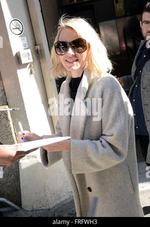New York, USA. Mar 22, 2016. Naomi Watts dehors et environ pour la célébrité Candids - TUE, , New York, NY 22 mars 2016. Credit : Everett Collection Inc/Alamy Live News Banque D'Images