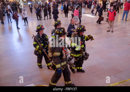 New York, USA. Mar 22, 2016. Un incendie à la gare Grand Central, a commencé en Argentine restaurant. Crédit : Simon Goldrick/Alamy Live News Banque D'Images