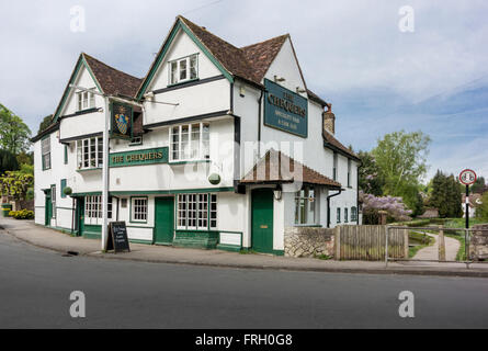 Le Chequers public house dans le joli village de lâche, Kent, UK Banque D'Images