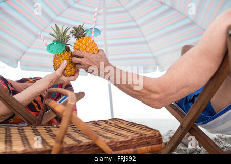 Senior couple relaxing on transats Banque D'Images