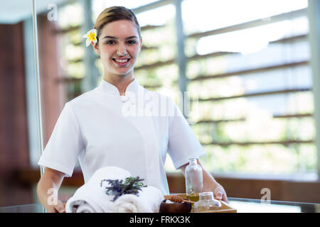 Portrait of smiling masseuse Banque D'Images