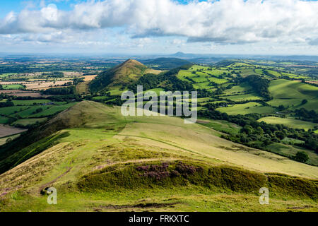 Vestiges de l'ancien fort de colline sur le sommet de la CAER Caradoc Hill, près de Church Stretton, Shropshire, England, UK Banque D'Images