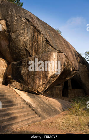 Anuradhapura, Sri Lanka, Vessagiriya Vessagiri, monastère, des forêts anciennes grottes rock Banque D'Images