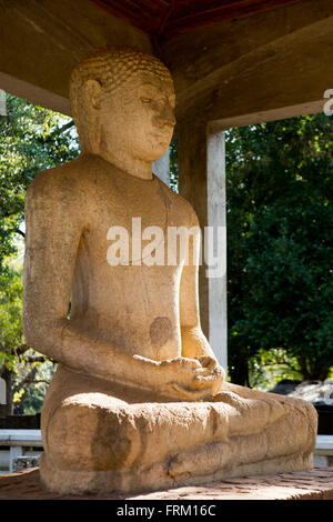 Sri Lanka, Anuradhapura, Samadhi, ancienne statue 3ème ou le 4ème siècle sculpture Bouddha Banque D'Images