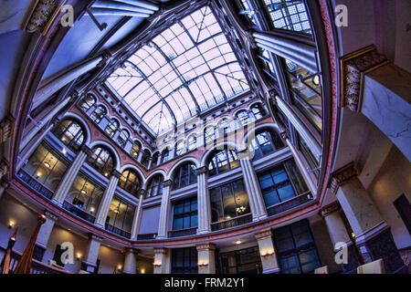 Grand skylight au Hilton Inn Milwaukee Wisconsin Banque D'Images