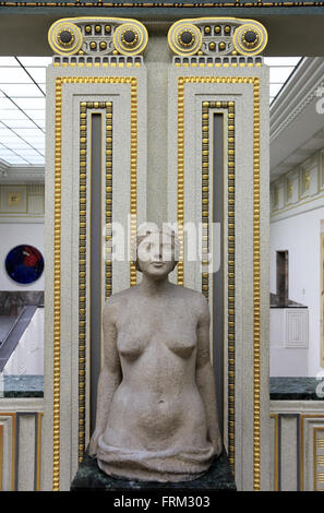 Statue de femme, mi-longueur figure par Hermann Haller au Kunsthaus Zruich,le Musée des beaux-arts de Zurich Suisse Banque D'Images