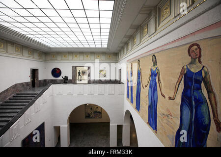 Les escaliers principaux avec vue sur la fresque à l'infini par Ferdinand Hodler dans le musée des Beaux-Arts du Kunsthaus de Zurich, Suisse Banque D'Images