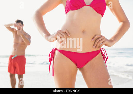 Couple heureux sur la plage Banque D'Images