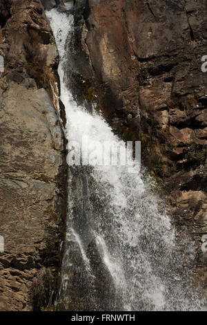 Taranaki Falls sont tumbling sur le bord d'une année 15000 ancienne coulée dans le Parc National de Tongariro en Nouvelle-Zélande. Banque D'Images