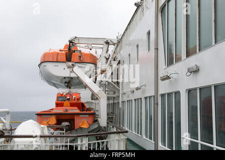 Sauvetage d'orange sur le navire ms smyril ferry sur les îles féroé Banque D'Images