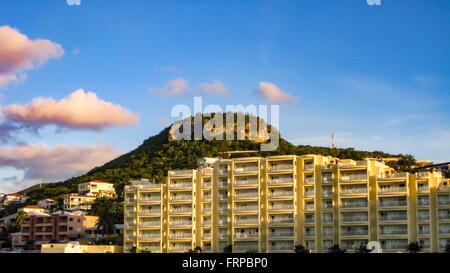 Un hôtel est situé à Simpson Bay, sur l'île de St Martin dans les Caraïbes. Banque D'Images