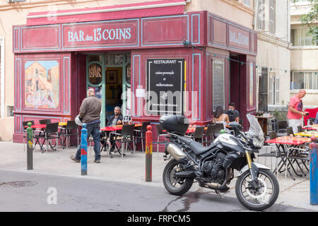 Bar dans le vieux Marseille, France Banque D'Images