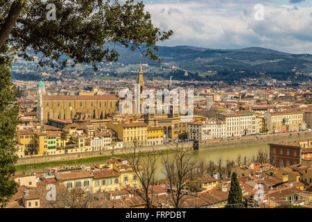 Des vues à couper le souffle sur les magnifiques bâtiments et églises catholiques de Florence, Toscane Banque D'Images