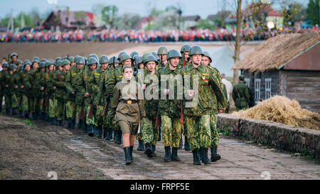 Minsk, Belarus - 08 mai, 2015 : Défilé des soldats des forces de l'armée interne lors d'événements dédiés à 70e anniversaire de la vic Banque D'Images