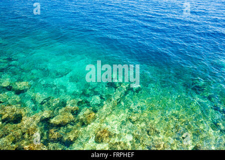 Mer Océan l'eau Bleu Fond clair. Banque D'Images